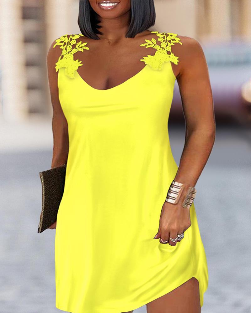 

Plus Size Lace Patch V-Neck Casual Dress, Yellow