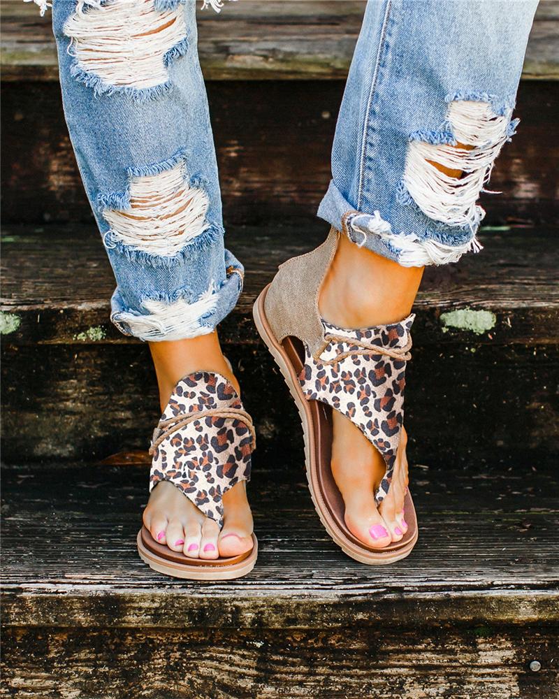 

Cut Out Flat Sandals, Leopard