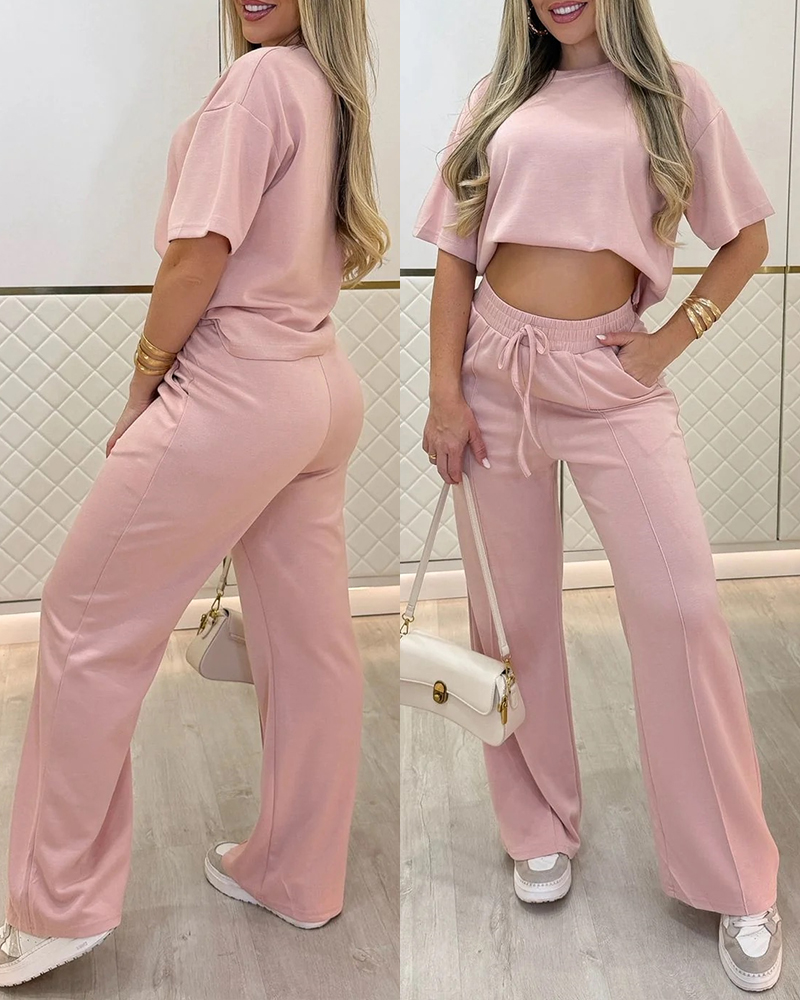 

Conjunto de 2 peças: blusa de gola redonda, manga curta com fenda lateral e calça pantalona casual com cordão na cintura, elástico e costura frontal., Pink