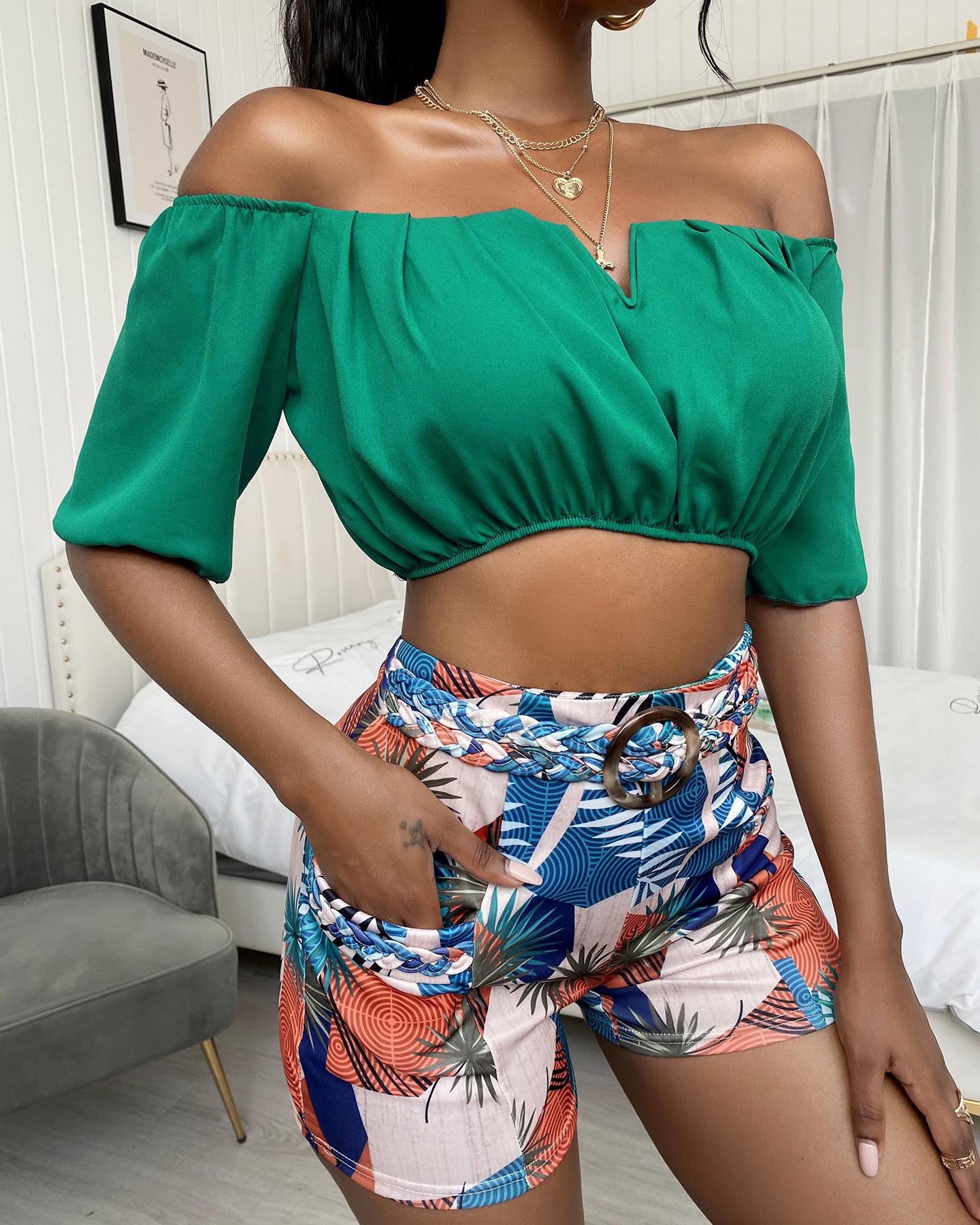 

Off Shoulder Ruched Top & Tropical Print Shorts Set With Belt, Green