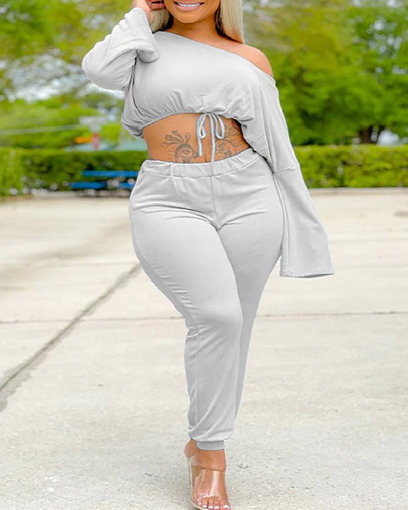 

Cold Shoulder Bell Sleeve Crop Top & Pants Set, Gray