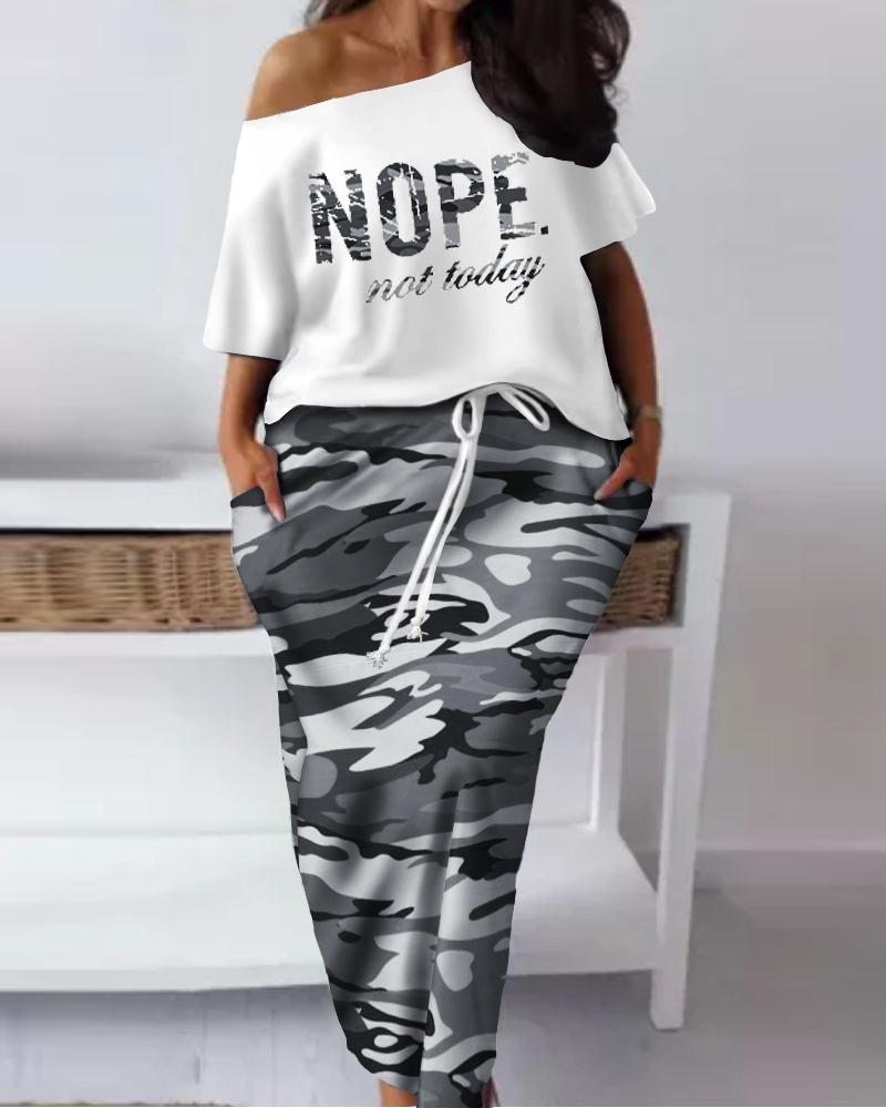 

Plus Size Slogan Camo Print Top & Drawstring Maxi Skirt Set, Gray