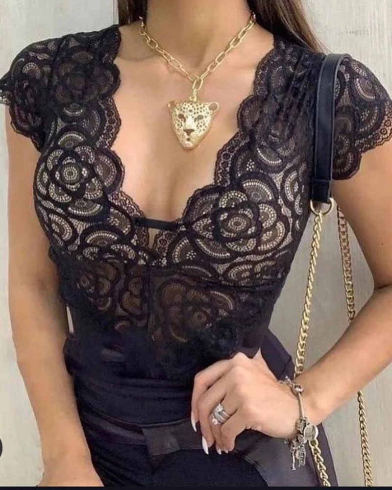 

Scallop Trim Plunge Lace Top, Black