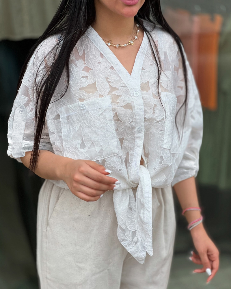 

Chemisier jacquard grande taille, col en V, boutonné sur le devant, manches à revers, poches, design décontracté, épaules tombantes, haut ample, White
