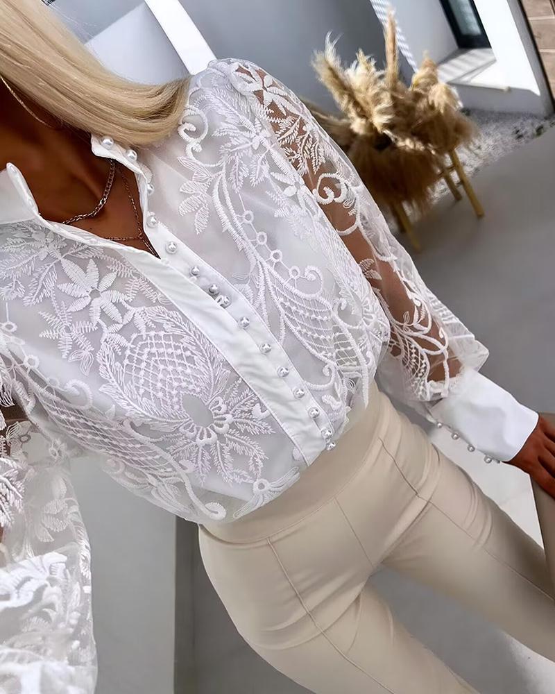 

Top de encaje con botones y decoración de perlas, White