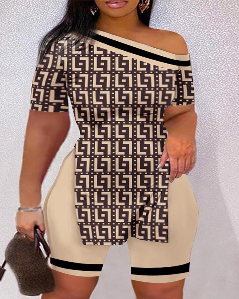 

Plus Size Geometric Print Side Slit Top & Shorts Set, Khaki