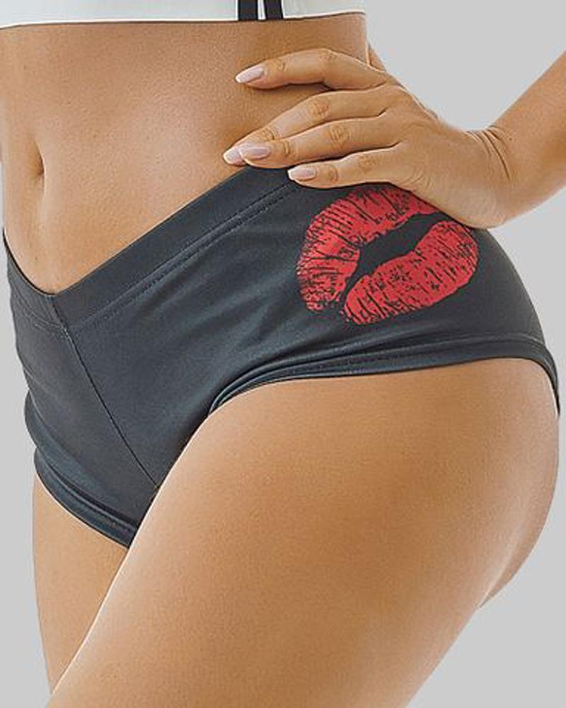 

Lip Print Scrunch Butt Active Shorts, Black