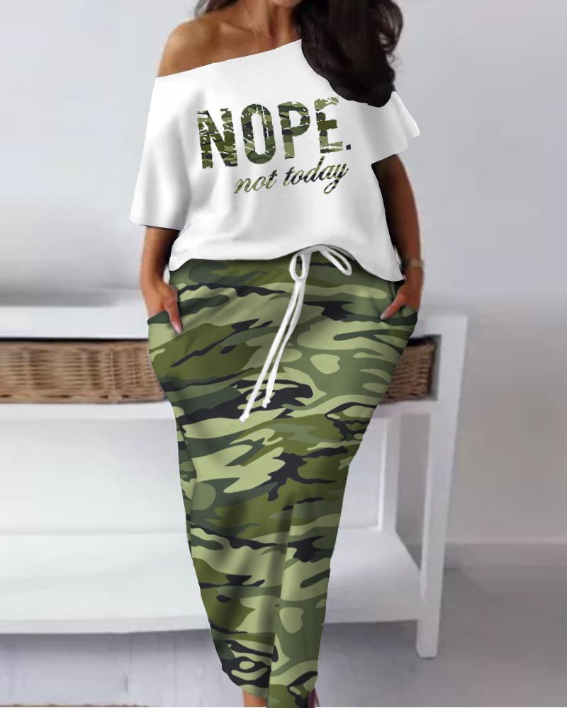 

Plus Size Slogan Camo Print Top & Drawstring Maxi Skirt Set, Camoflage