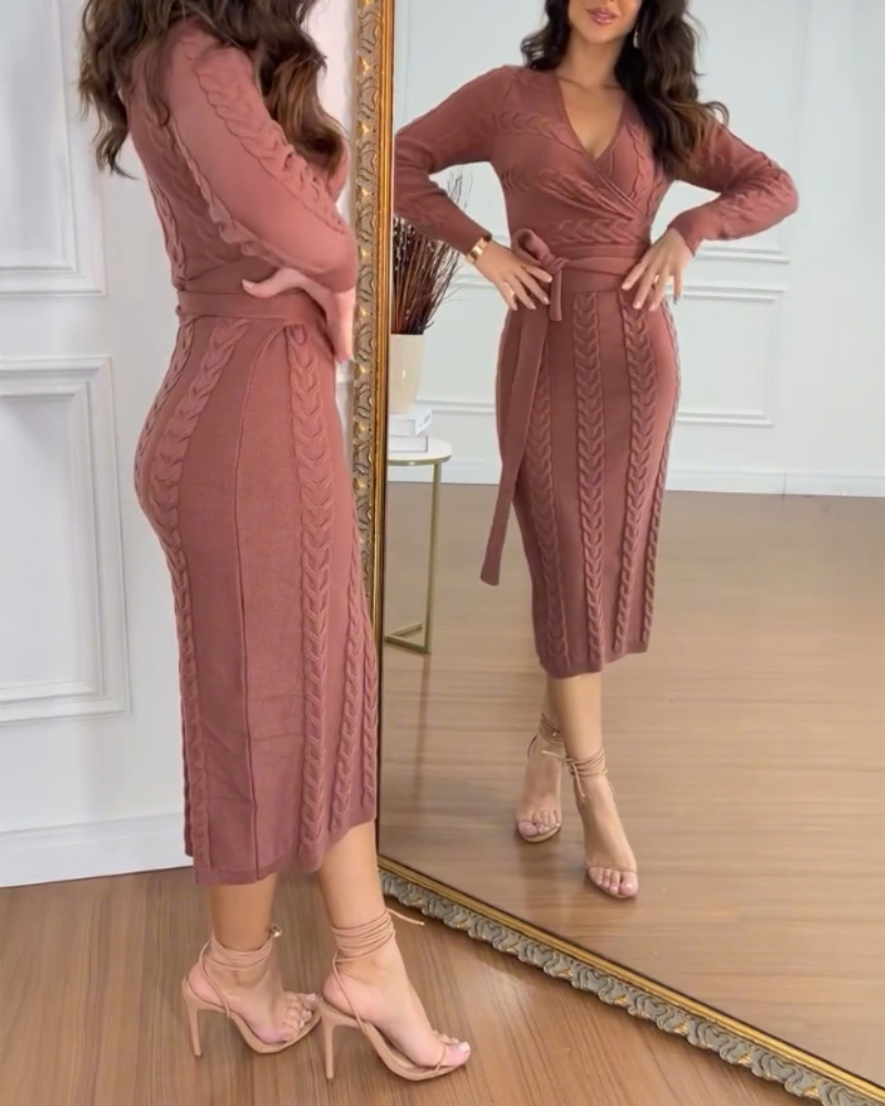 

Vestido de punto ajustado con escote en V profundo, manga larga y largo medio con textura de cable y cintura anudada, Brown