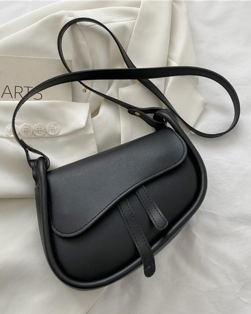 

Magnet Lock Flap Crossbody Bag, Black