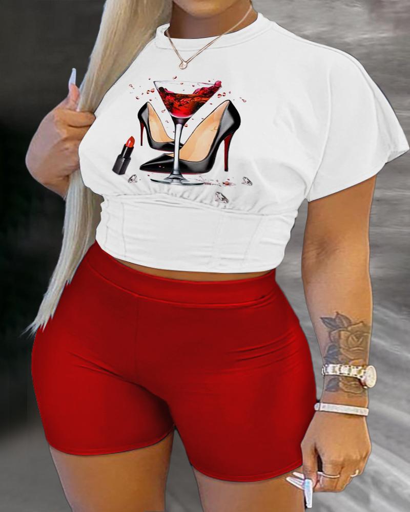 

Plus Size Graphic Wine Glass Print Crop Top & Shorts Set, Red