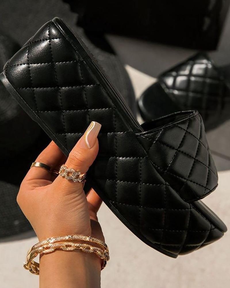 

Quilted Round Toe Platform Slippers, Black