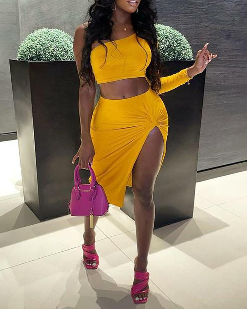 

One Shoulder Crop Top & Twist Ruched Split Thigh Skirt Set, Yellow