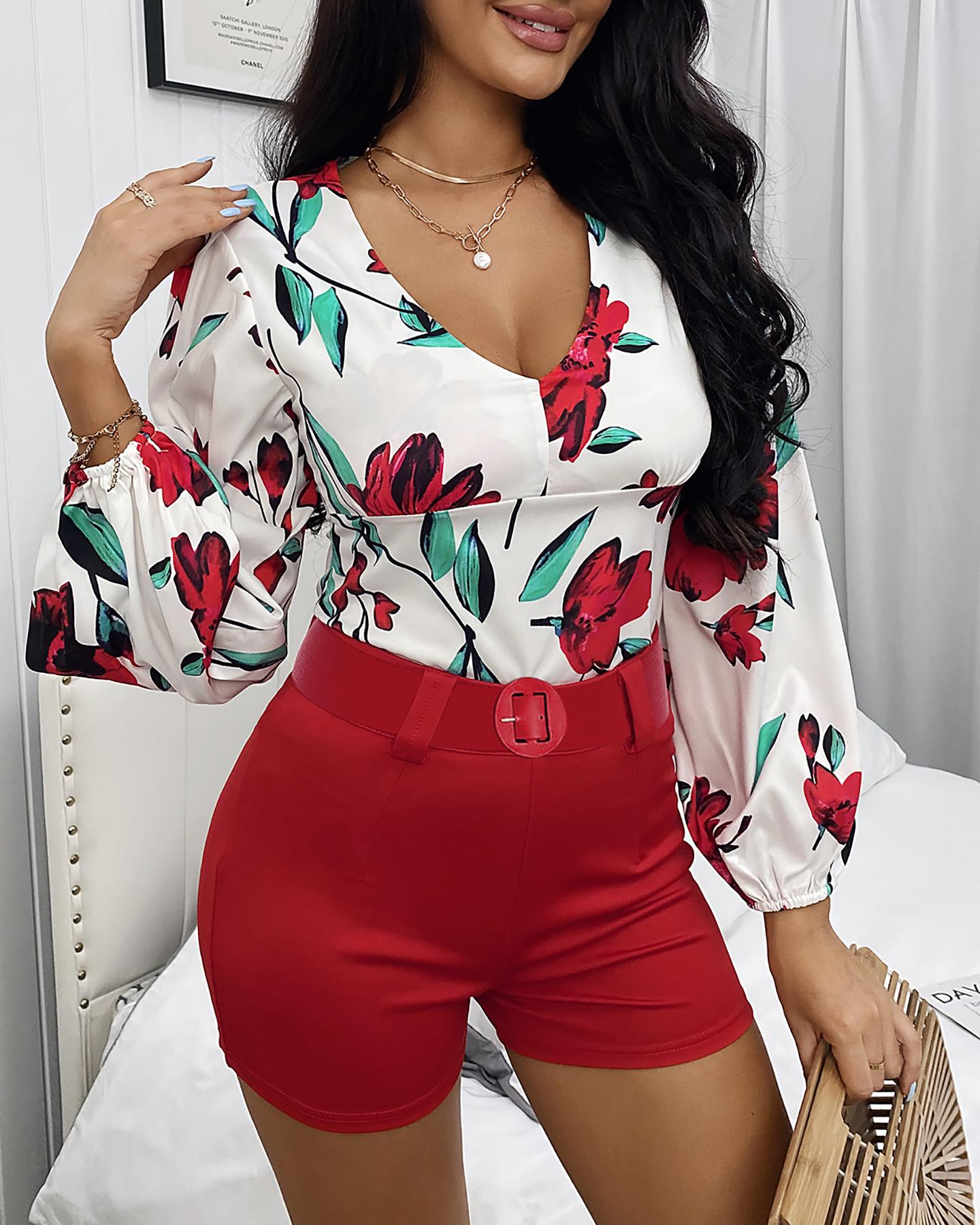 

Floral Print Lantern Sleeve Top & Plain Shorts Set, Red