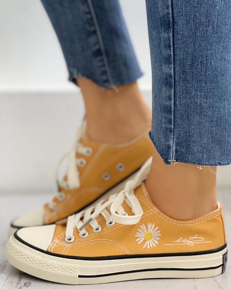 

Daisy Pattern Eyelet Lace-up Sneakers, Yellow