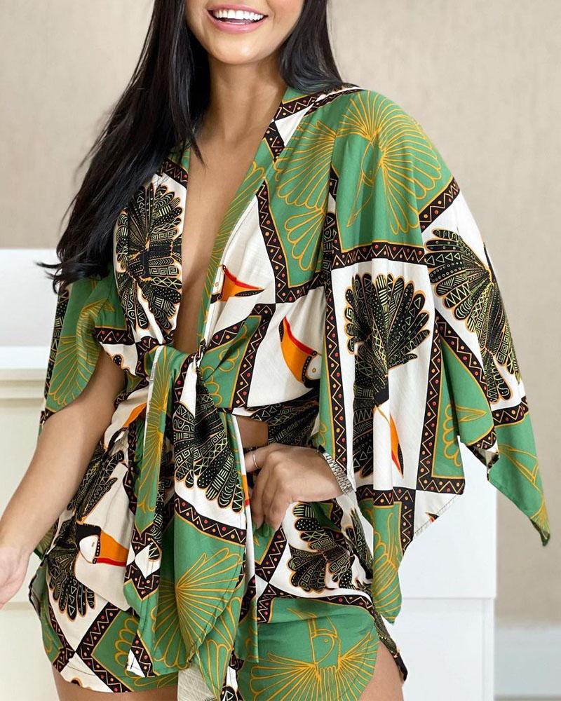 

Scarf Print Cloak Sleeve Tied Detail Top & Shorts Set, Green