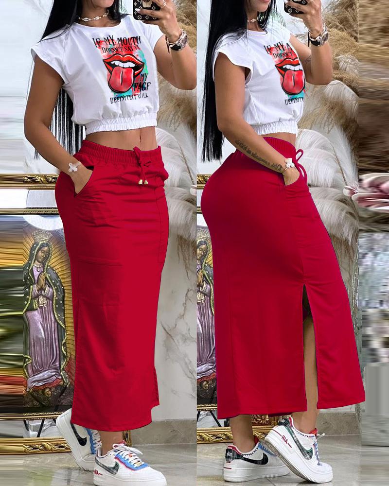 

Slogan Lip Print Cap Sleeve T-shirt & Slit Drawstring Skirt Set, Red