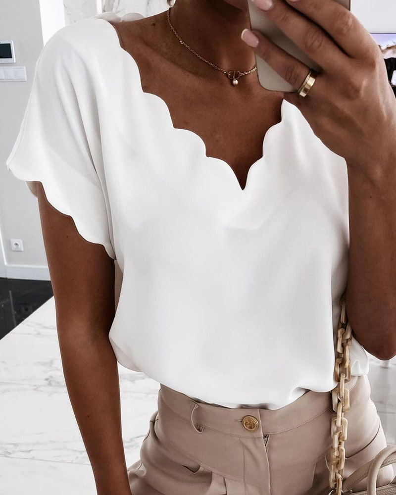 

Scallop Trim Short Sleeve V-Neck Top, White
