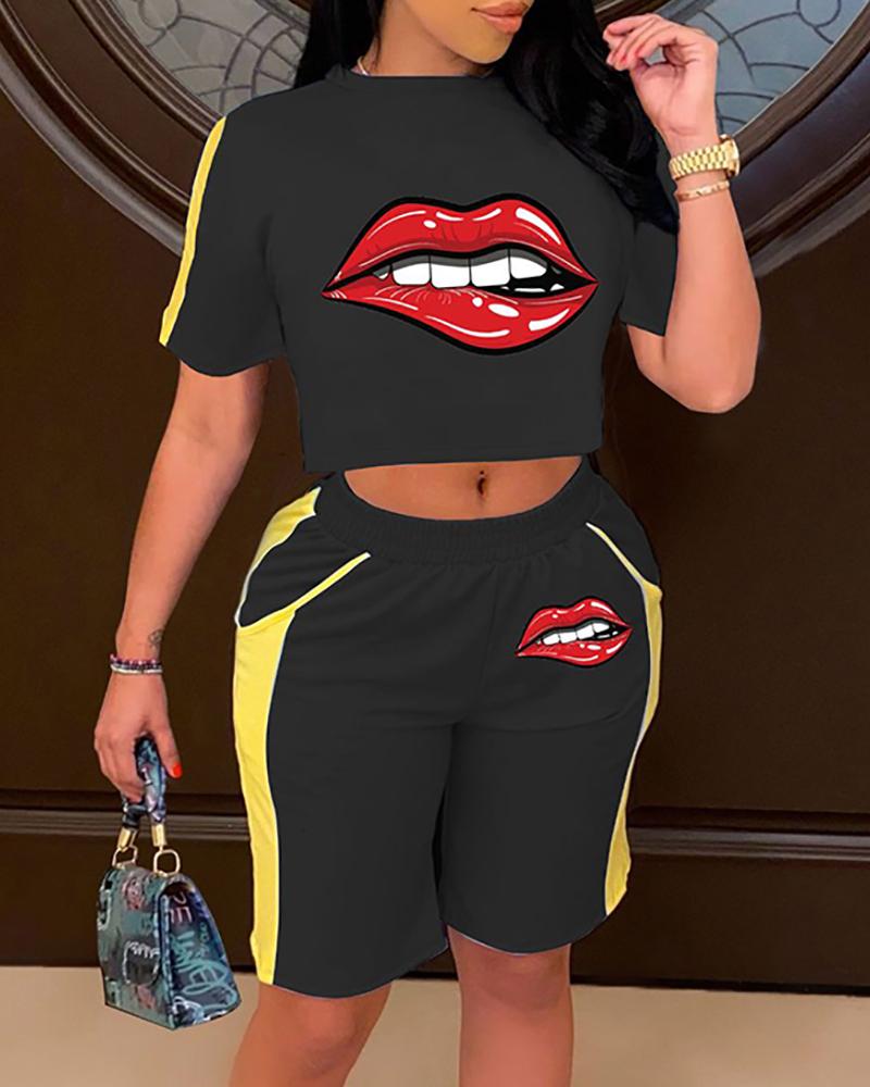 

Sporty Lip Print Colorblock Short Sleeve Top & Shorts Set, Black