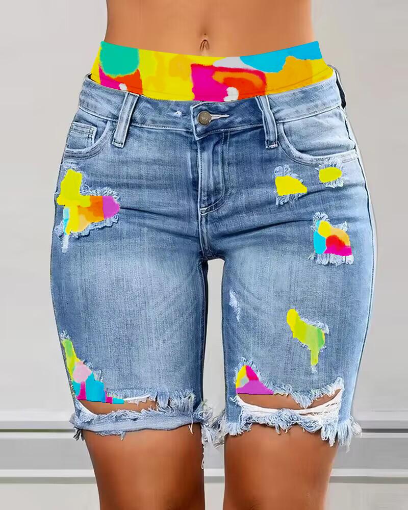 Pantalones cortos de mezclilla rasgados con estampado de teñido anudado