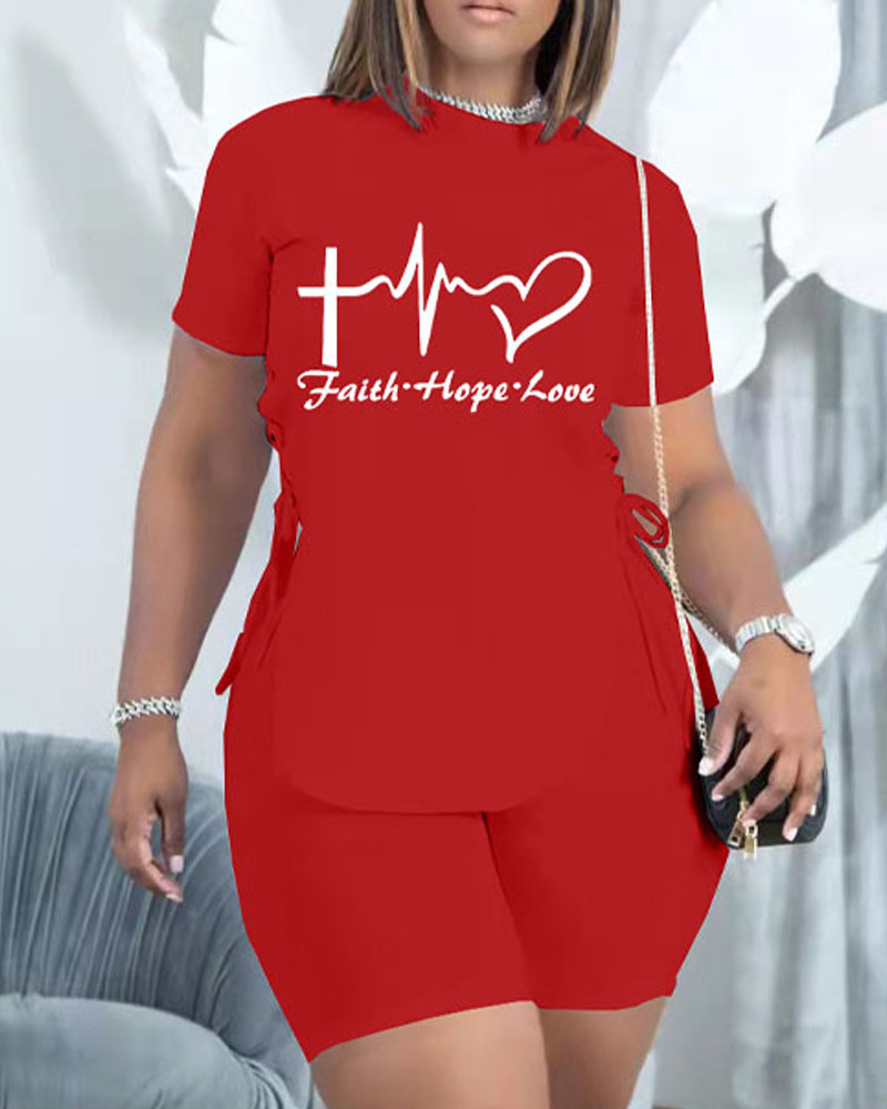 

Plus Size Letter Heart Print Eyelet Lace-up Top & Shorts Set, Red