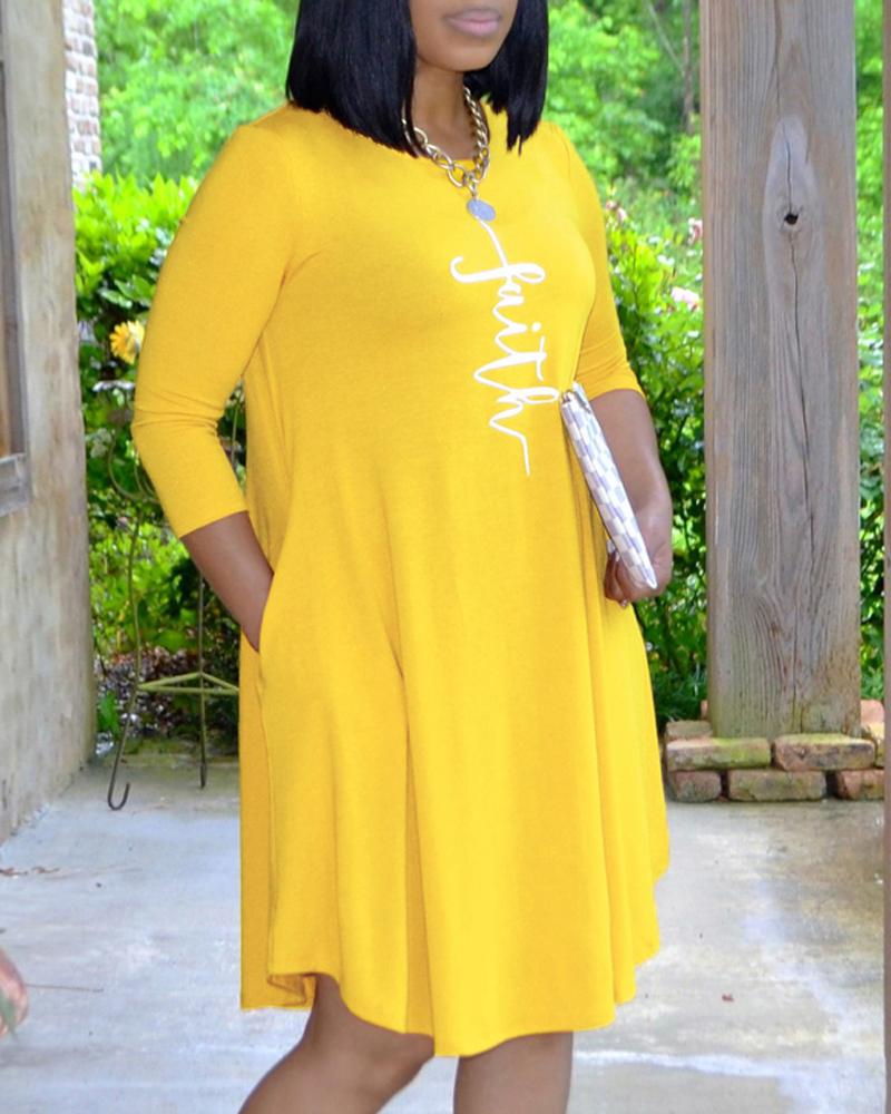 

Plus Size Letter Print Pocket Detail Casual Dress, Yellow