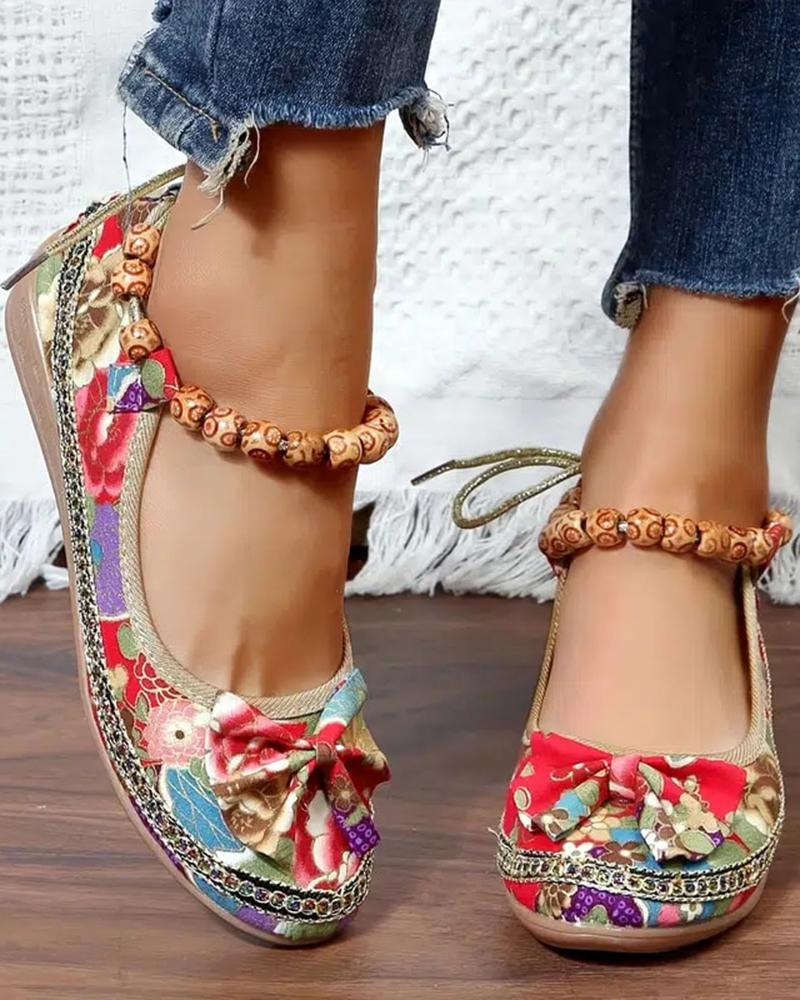 

National Style Floral Pattern Embroidery Beaded Slip-on, Red