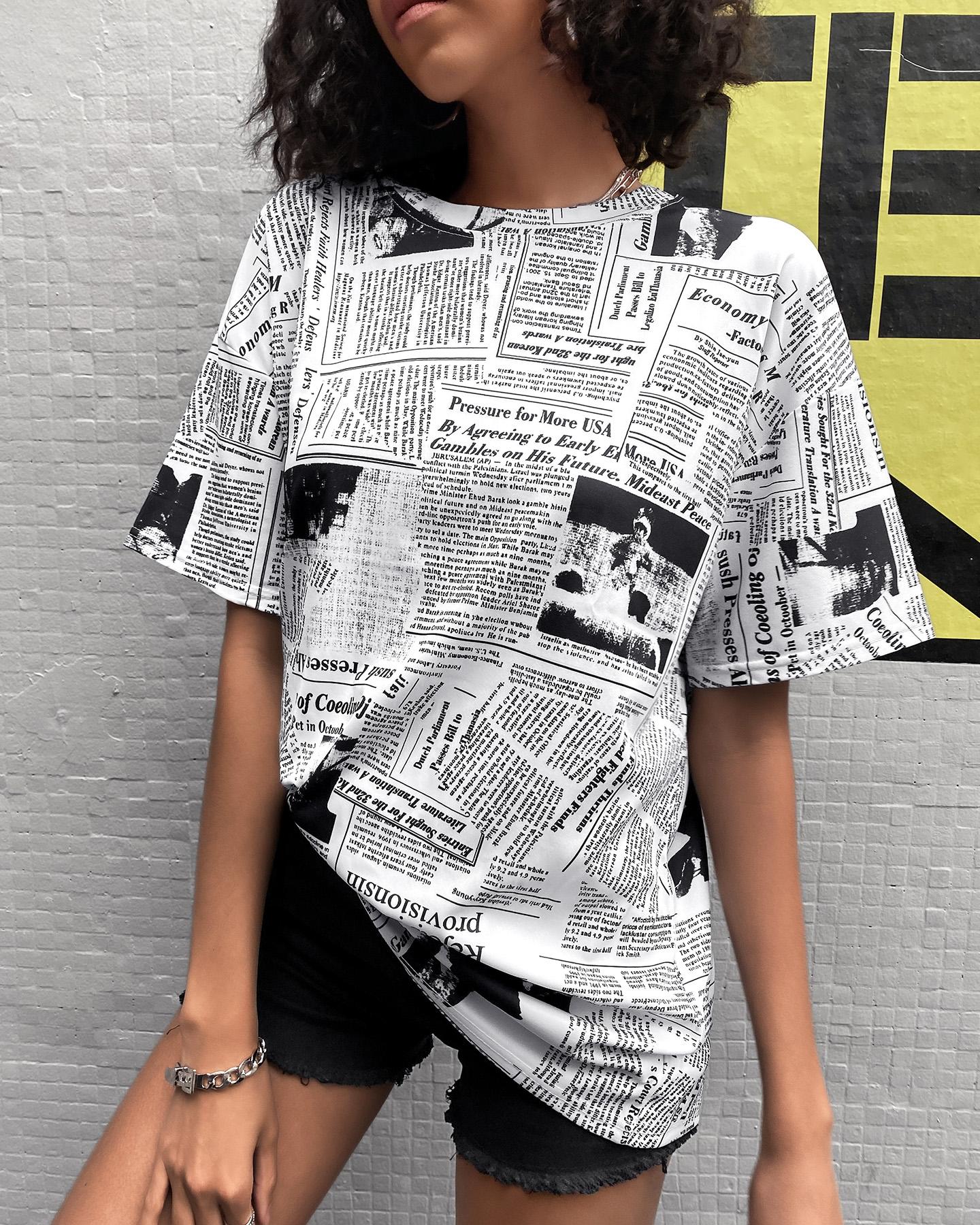 

Newspaper Print Colorblock Short Sleeve Crop T-shirt, White