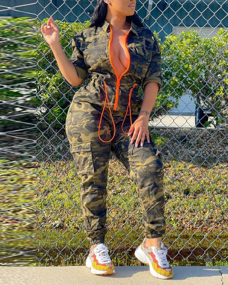 Mono de camuflaje con cremallera frontal con cordón