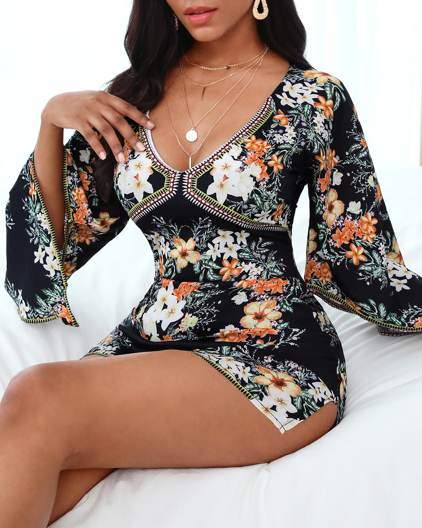 Vestido ajustado de manga larga con estampado floral