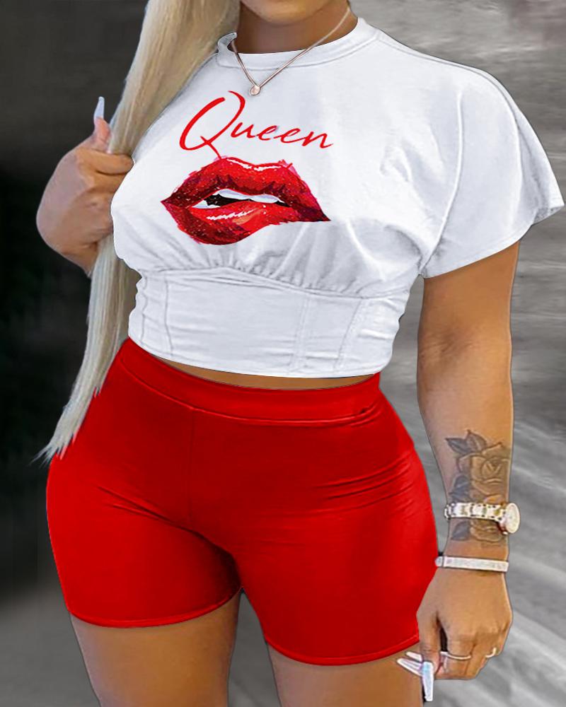 

Plus Size Letter Queen Lip Print Crop Top & Shorts Set, Red