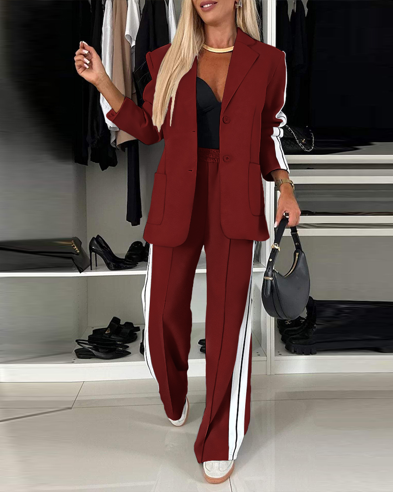 

Conjunto de pantalón de pierna ancha con bolsillos y cuello con muescas, botones delanteros y cinta deportiva a rayas en los laterales, Dark red