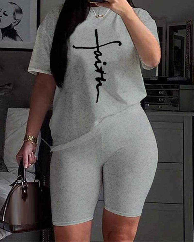

Plus Size Faith Print O Neck Top & Shorts Set, Gray