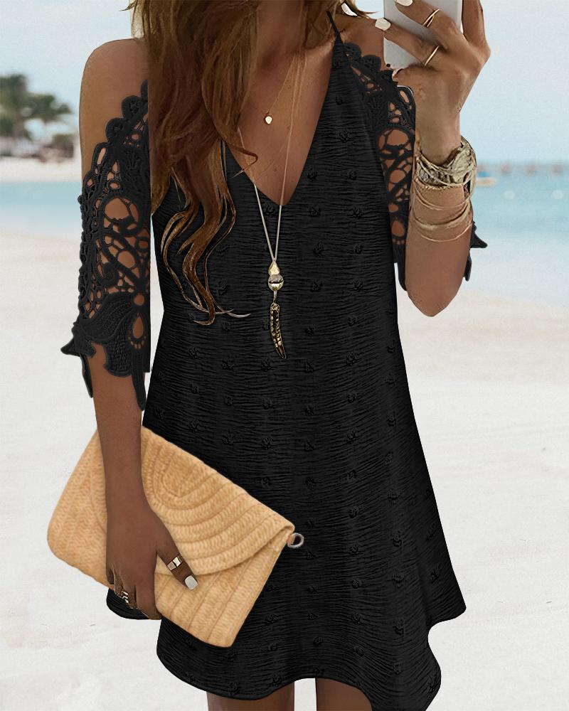 

Large Swiss Dot V-Neck Cold Shoulder Sleeveless Lace Hem Straight Dress Vacation Dress, Black