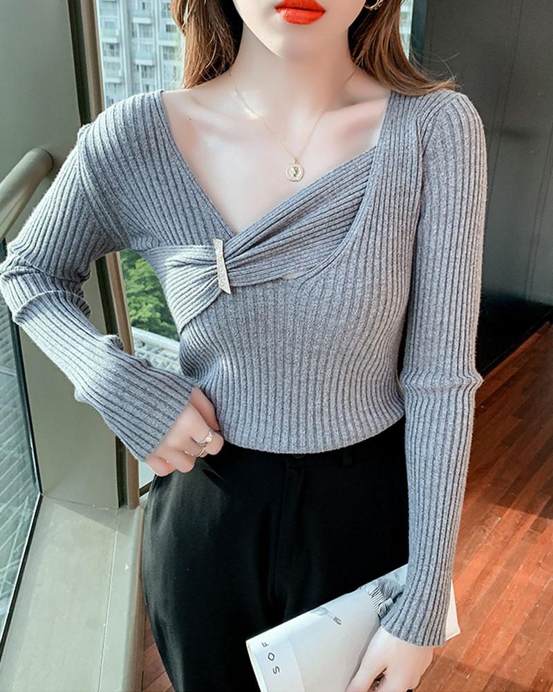 

Brooch Decor Asymmetrical Neck Knit Top, Gray