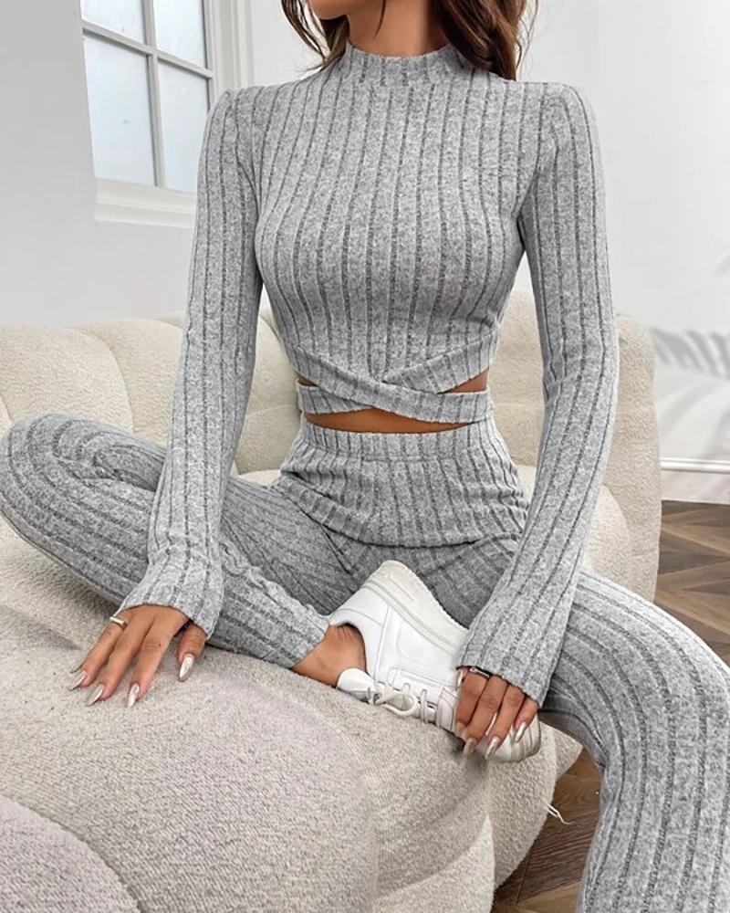 

Mock Neck Criss Cross Crop Top & Pants Set, Gray