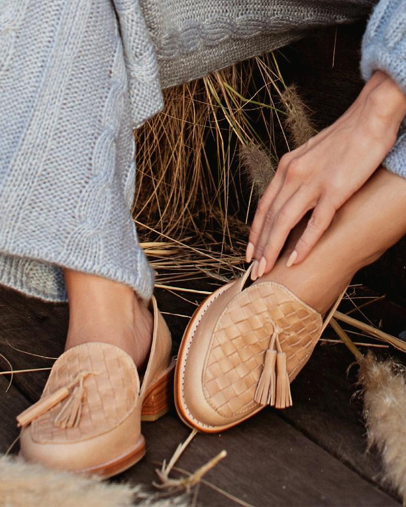 

Round-toe Solid Color Weave Tassel Loafers, Apricot