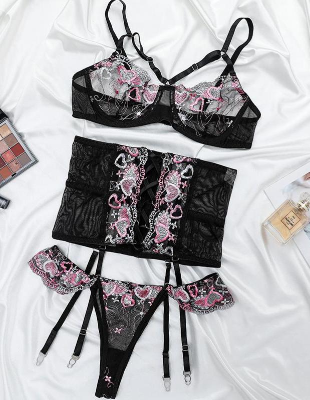 

Sexy Splicing Heart Embroidery Cut-out Sling Bra Sets With Garter, Black
