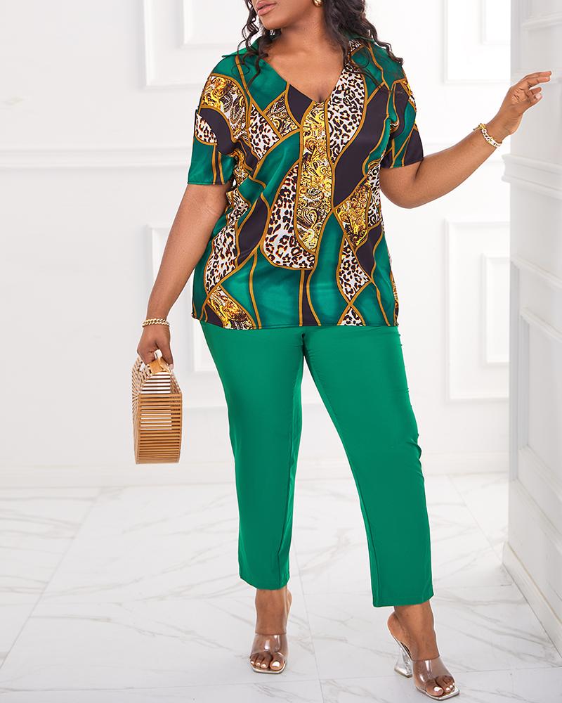 

Plus Size Baroque Leopard Print Short Sleeve Top & Pants Set, Green