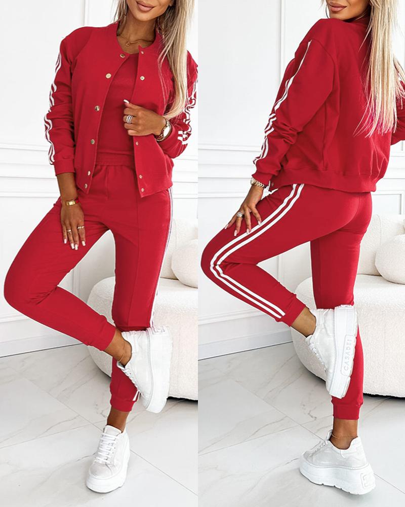 

Conjunto de camiseta sin mangas con parche de cinta a rayas, pantalones con puños y chaqueta abotonada, Red