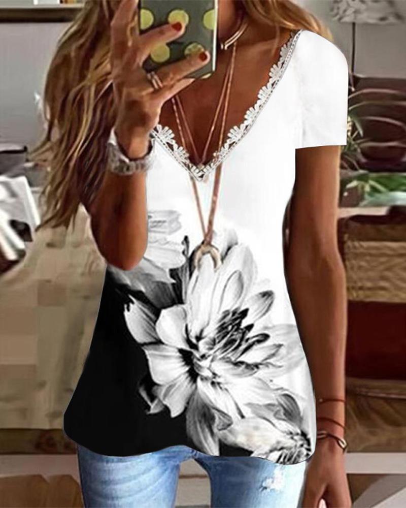 Floral Print Colorblock Lace Trim T-shirt