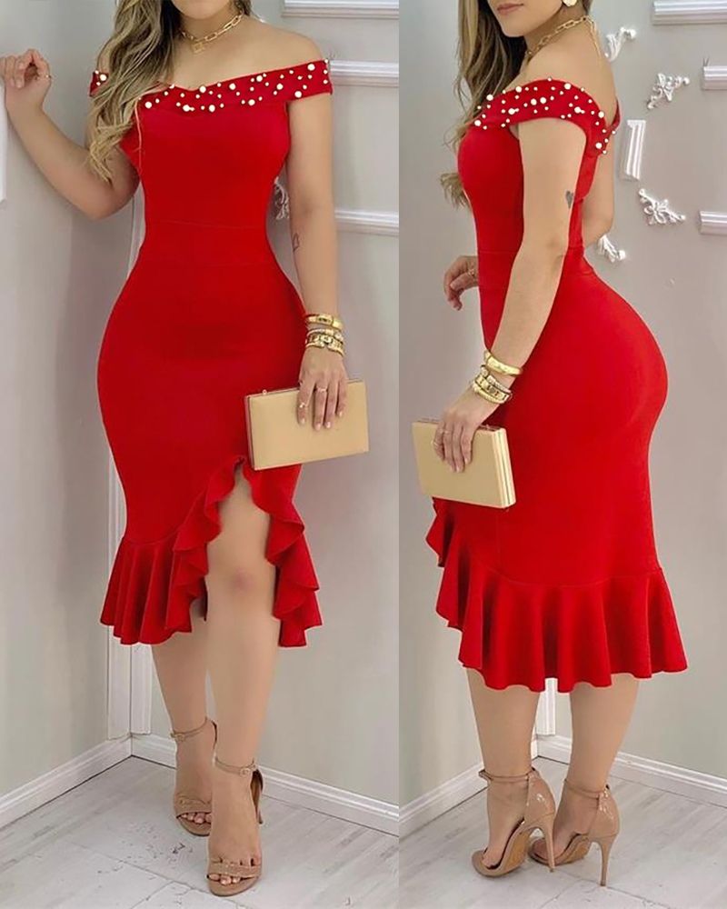 

Vestido de fiesta ajustado con abertura en el dobladillo, volantes y hombros descubiertos con detalles de cuentas, Red