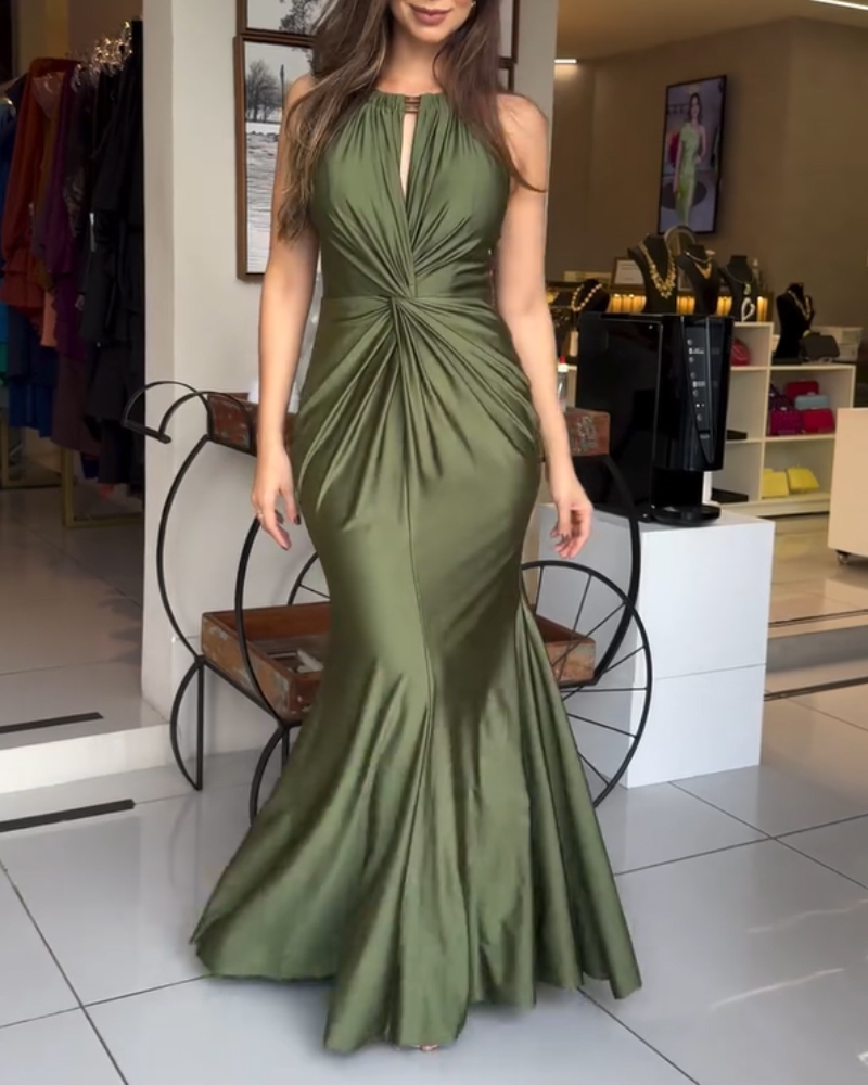 

Robe de soirée en satin sans manches, ajourée, torsadée sur le devant, détails noués, dos nu, fermeture éclair dans le dos, ourlet sirène, Green