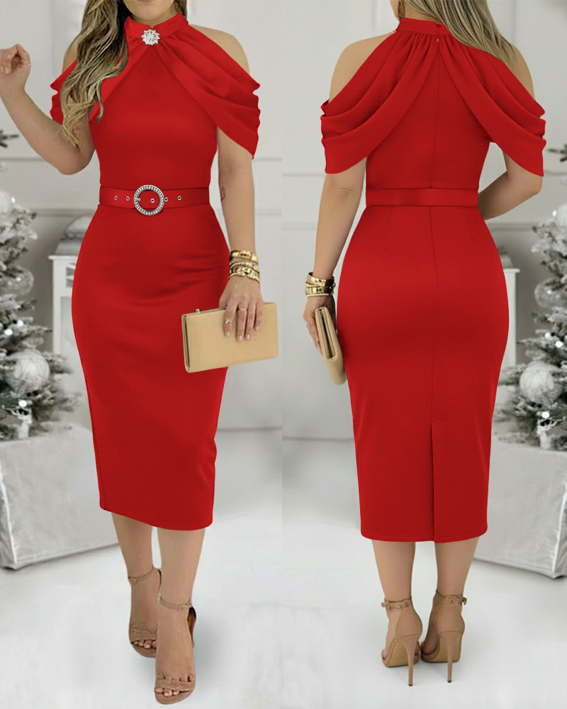 

Vestido midi elegante e liso de festa com gola alta, mangas curtas e detalhes em strass brilhantes. Corte justo e sofisticado (com cinto)., Red