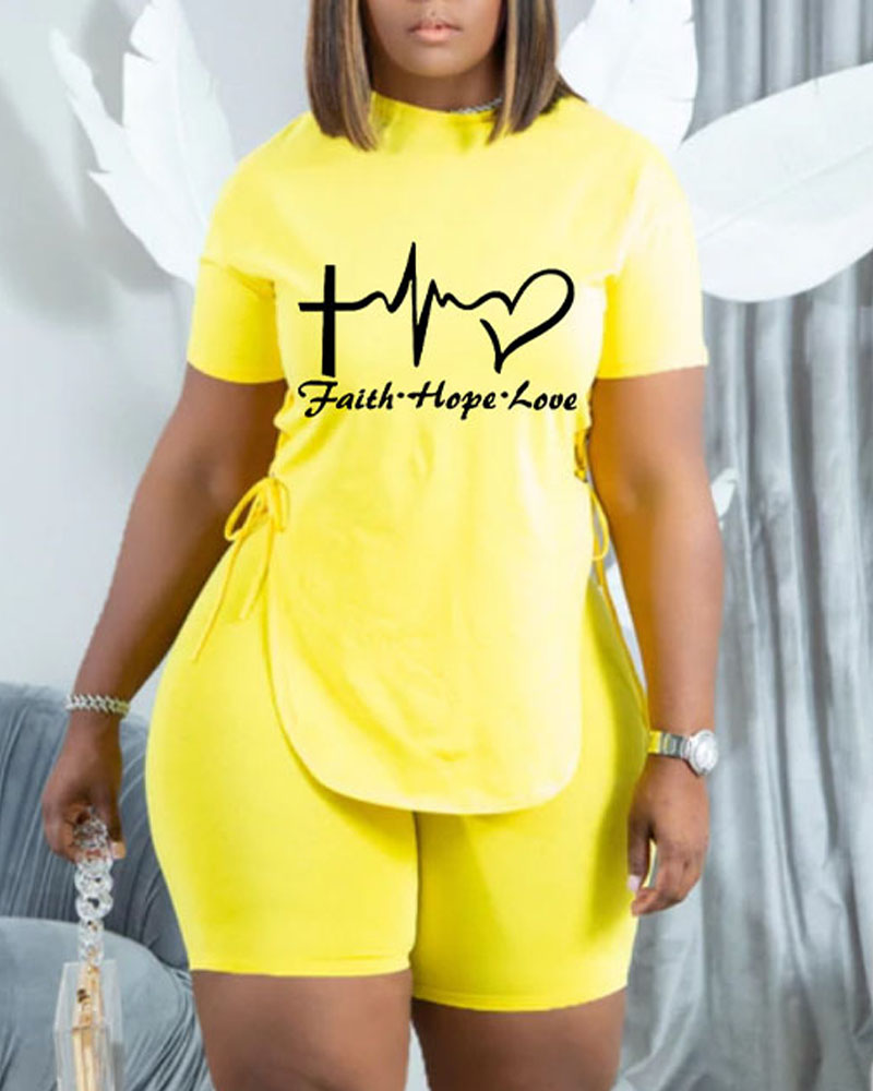 

Plus Size Letter Heart Print Eyelet Lace-up Top & Shorts Set, Yellow