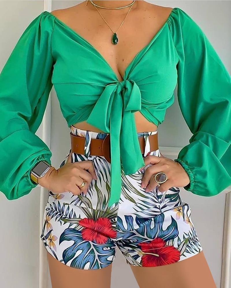 

V-Neck Long Sleeve Tie Front Crop Top & Tropical Print Shorts Set, Green