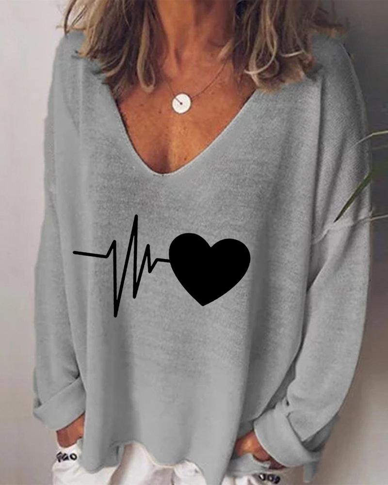 

Plus Size Heart Print V-Neck Long Sleeve Top, Gray