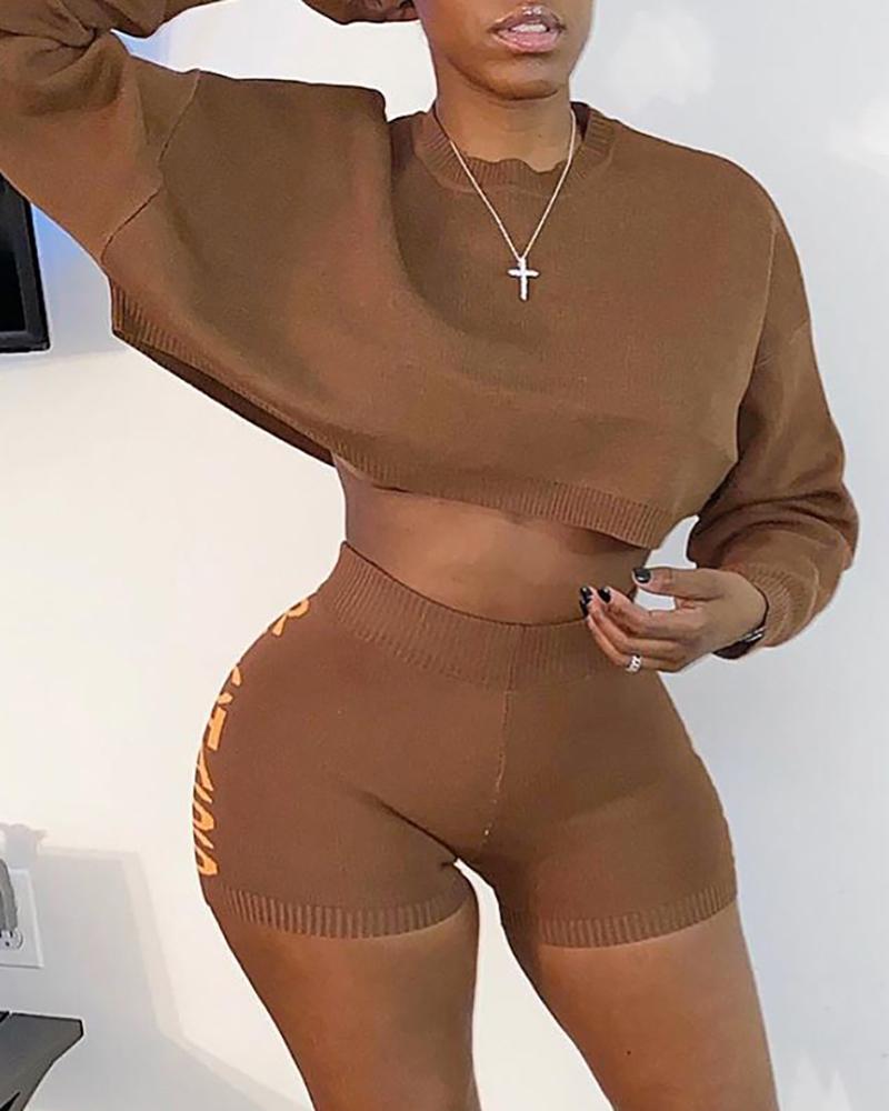 

Letter Pattern Crop Top & Shorts Set, Coffee