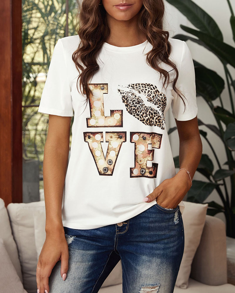 

Valentine' Day Lip Letter Leopard Print O Neck Casual Top, White