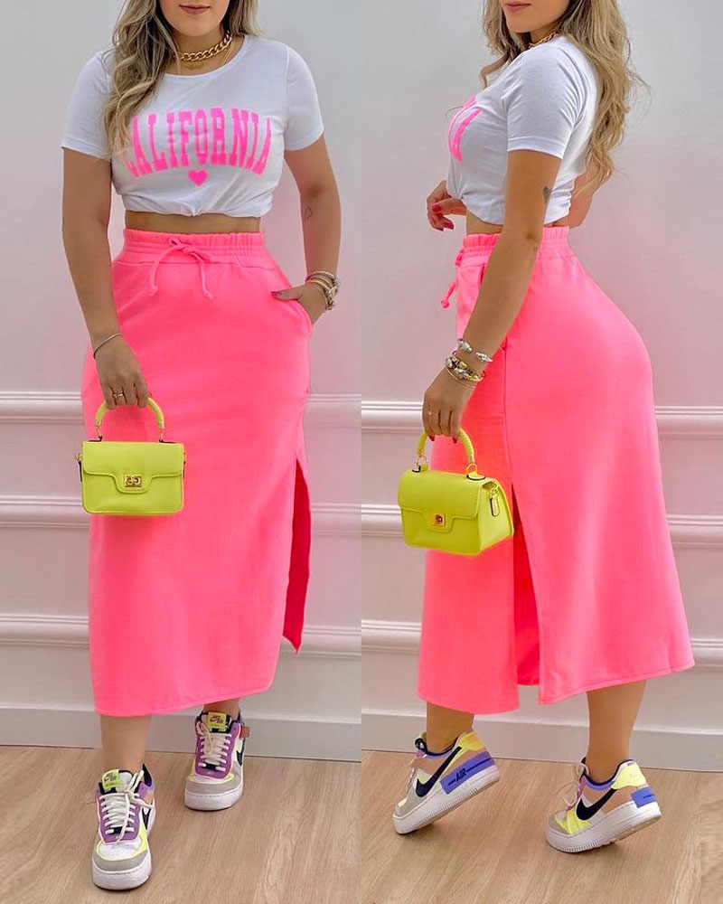 

Letter Print T-shirt & Split Hem Drawstring Skirt Set, Pink